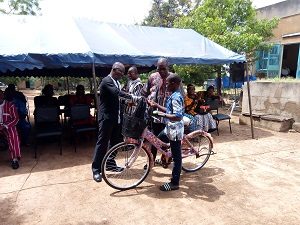 Education-Les-élèves-et-les-enseignants-méritants-de-Gaoua-récompensés