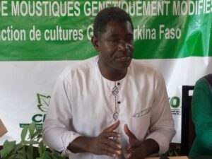 Conference-presse-collectif-contre-OGm