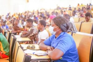 PANEL-AVEC-DES-ETUDIANTS-SUR-LA-6E-REPUBLIQUE